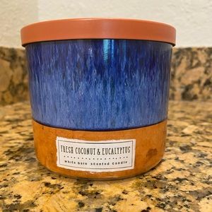 Bath and body works fresh coconut and eucalyptus candle